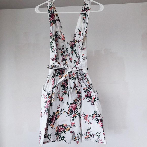 Urban Stitch "frolic through the fields" floral v-neck romper - Picture 2 of 4